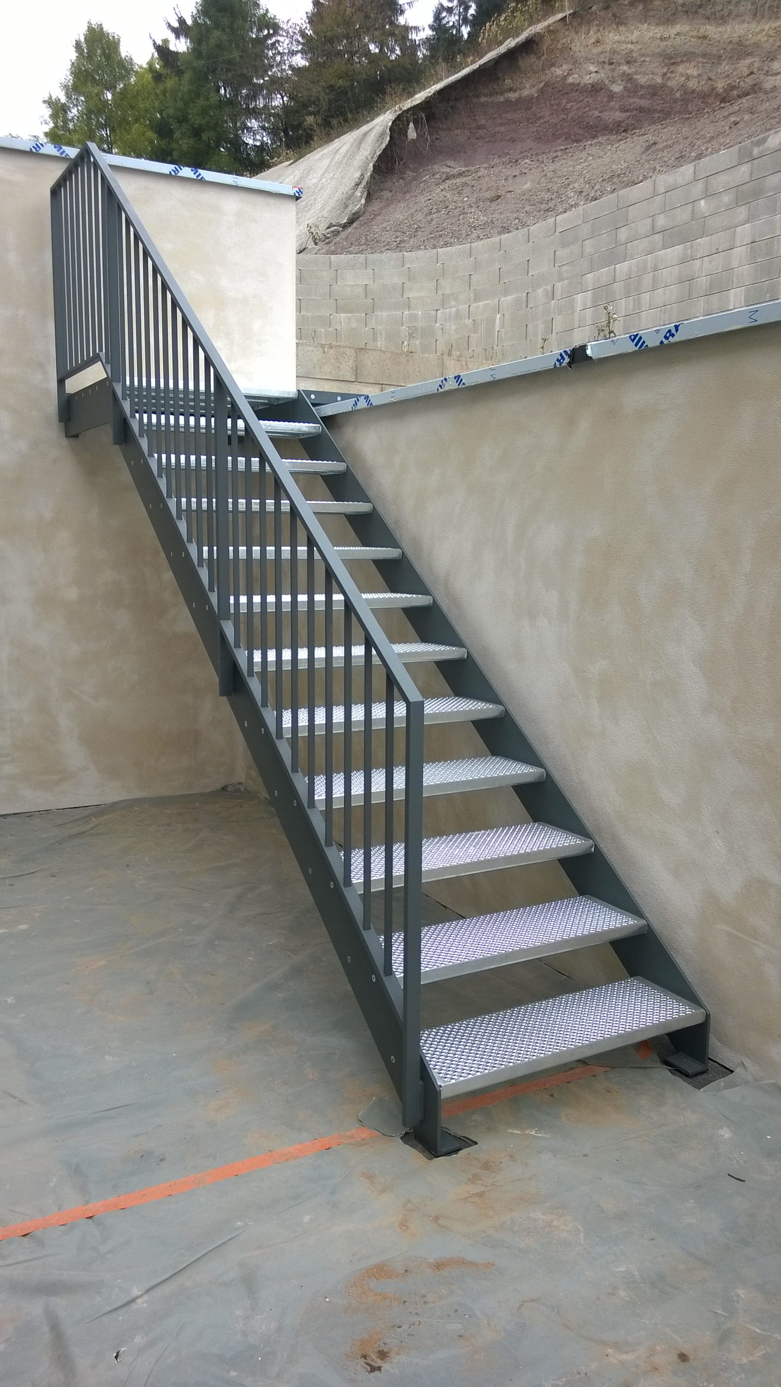 Escalier extérieur caillebotis — réalisation Archimetal